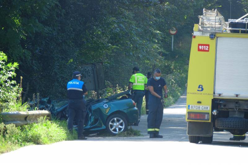 Una persona ha fallecido y cuatro han resultado heridas, dos de ellas de carácter grave, en un choque frontal entre Posada y Balmori, en Llanes. 