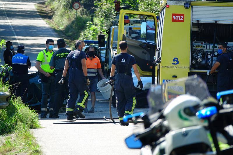 Una persona ha fallecido y cuatro han resultado heridas, dos de ellas de carácter grave, en un choque frontal entre Posada y Balmori, en Llanes. 