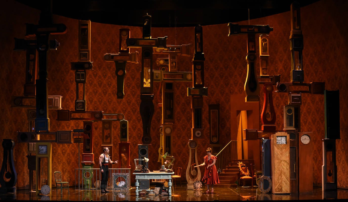 'L'heure espagnole', de Maurice Ravel, y 'Les mamelles de Tirésias', de Francisc Poulenc, abren la 73ª edición de la temporada de ópera de Oviedo en el Teatro Campoamor.