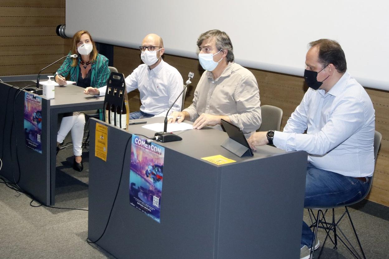 Monserrat Fernández, de Impulsa; el director de Innovación, Iván Aitor Lucas; Luis Delgado, de Uneva, y Pablo Martín, de Izertis, ayer, en la CometCon. 