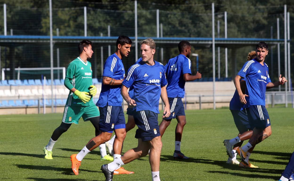 Real Oviedo | Carlos Hernández, uno más con el grupo tras superar la covid-19