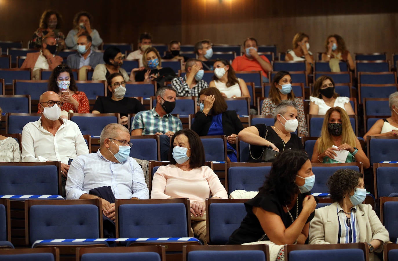 La soprano Beatriz Díaz, la mezzosoprano María José Suárez y el pianista Marcos Suárez actúaron hoy en el Auditorio Príncipe Felipe, en el seno de las fiestas de San Mateo.