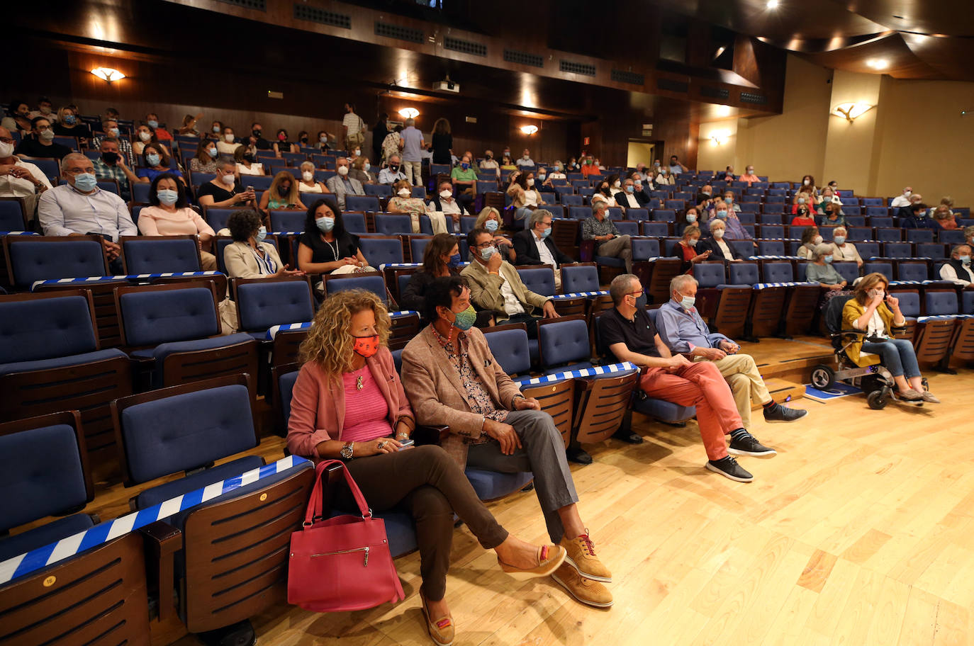 La soprano Beatriz Díaz, la mezzosoprano María José Suárez y el pianista Marcos Suárez actúaron hoy en el Auditorio Príncipe Felipe, en el seno de las fiestas de San Mateo.
