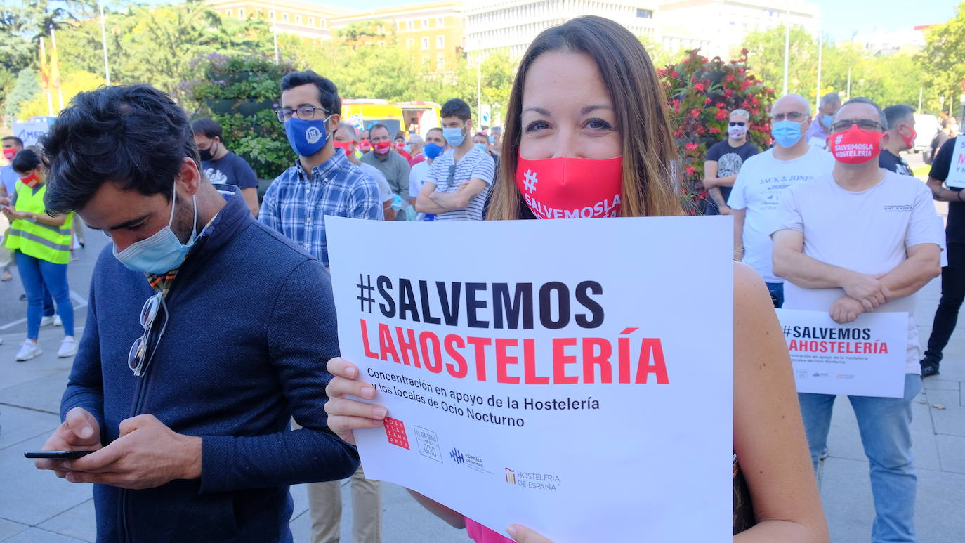 #salvemoslahostelería es el lema bajo el que representantes de organizaciones y asociaciones hosteleras de toda España han protestado por las calles de Madrid. Asturias ha contado con una representación, encabezada por el presidente de Otea, José Luis Álvarez Almeida.