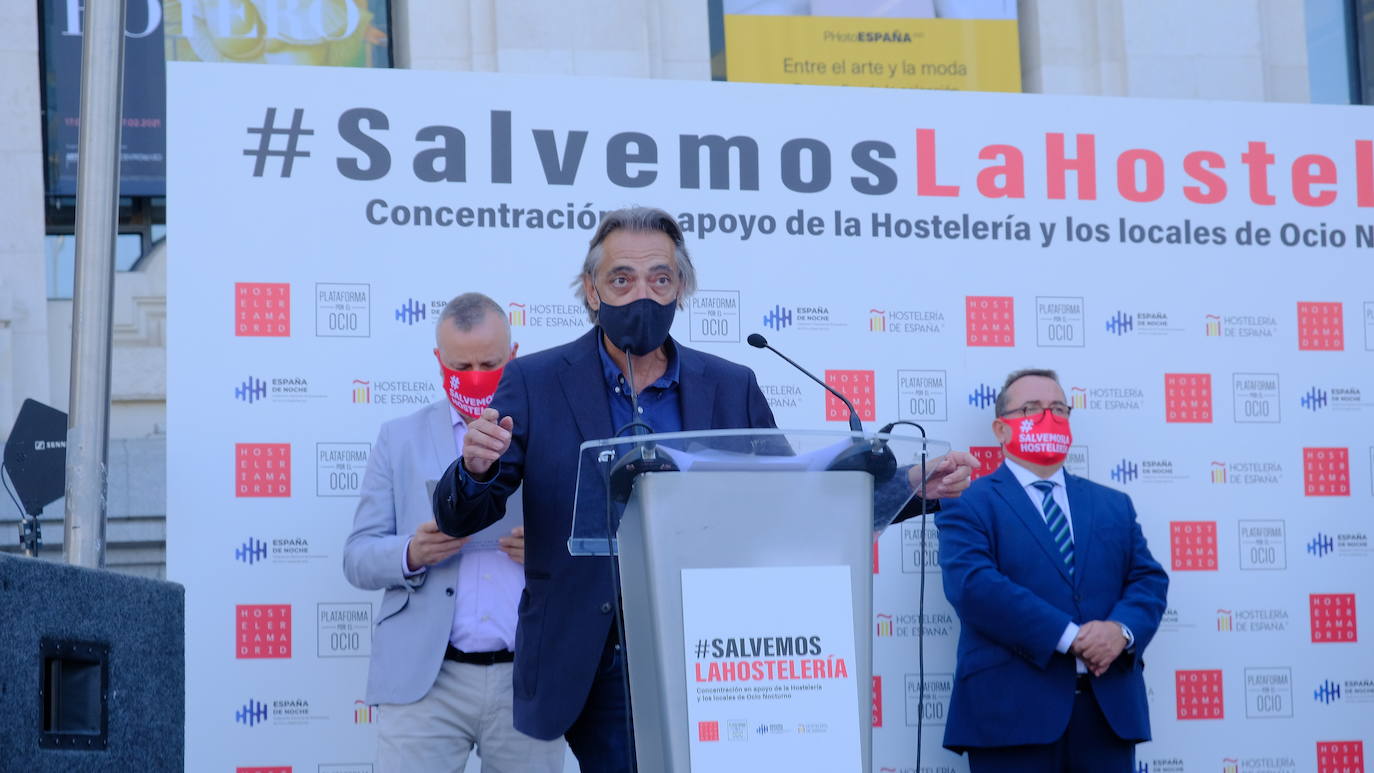 #salvemoslahostelería es el lema bajo el que representantes de organizaciones y asociaciones hosteleras de toda España han protestado por las calles de Madrid. Asturias ha contado con una representación, encabezada por el presidente de Otea, José Luis Álvarez Almeida.