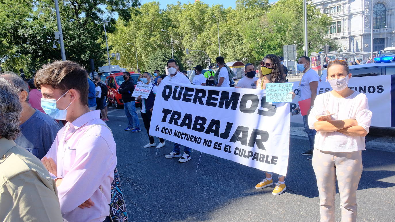 #salvemoslahostelería es el lema bajo el que representantes de organizaciones y asociaciones hosteleras de toda España han protestado por las calles de Madrid. Asturias ha contado con una representación, encabezada por el presidente de Otea, José Luis Álvarez Almeida.