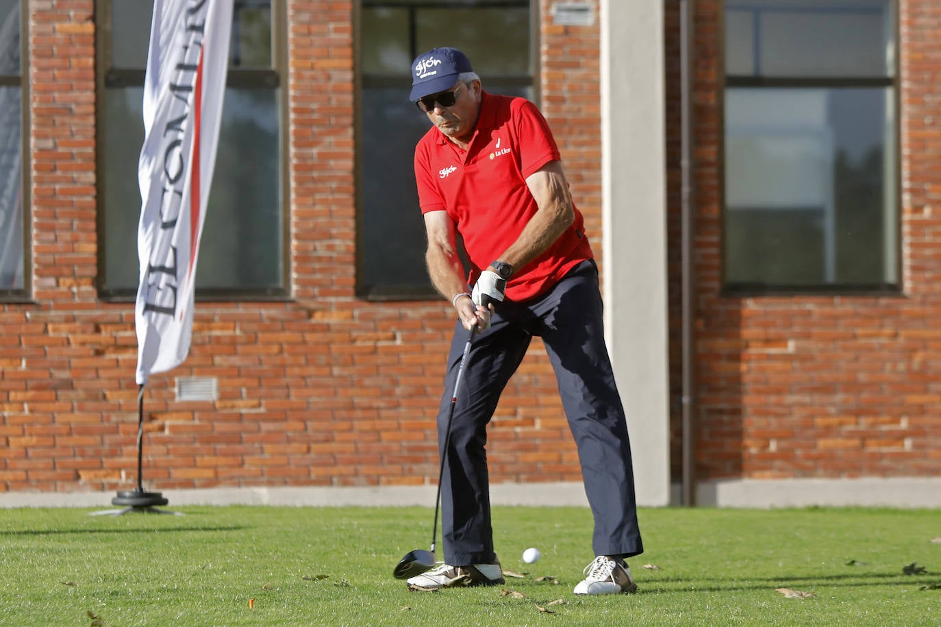 El Campo Municipal de Golf La Llorea acoge durante este miércoles y el jueves la primera edición de este torneo competitivo entre equipos sénior de Gijón y Oviedo, organizado por Golf Sénior Asturias (GSA). 