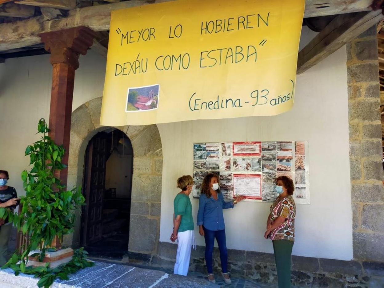 Gloria García y Teresa Mallada visitaron ayer la iglesia. 