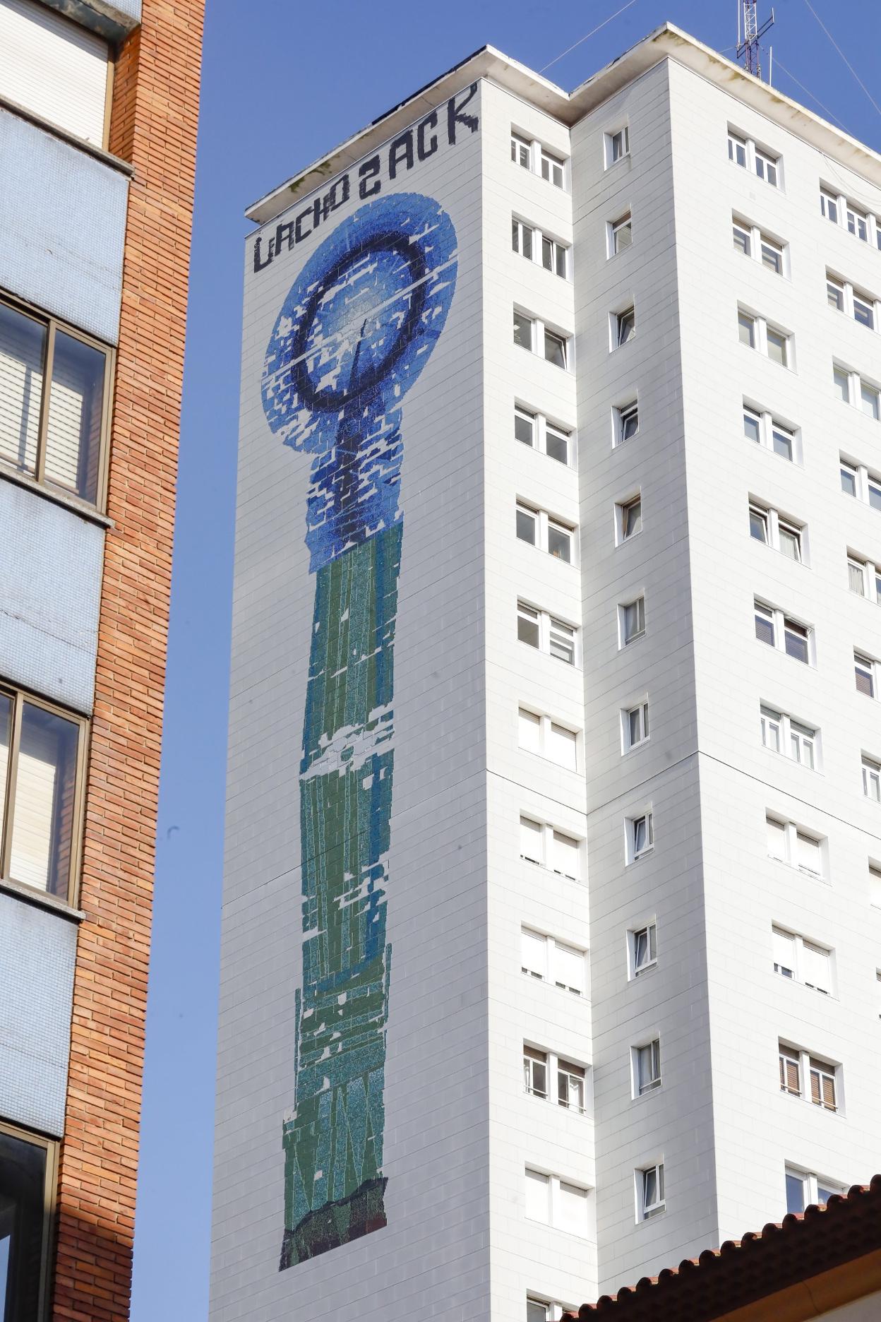 Pintada en el edificio Bankunión, de 21 plantas. 