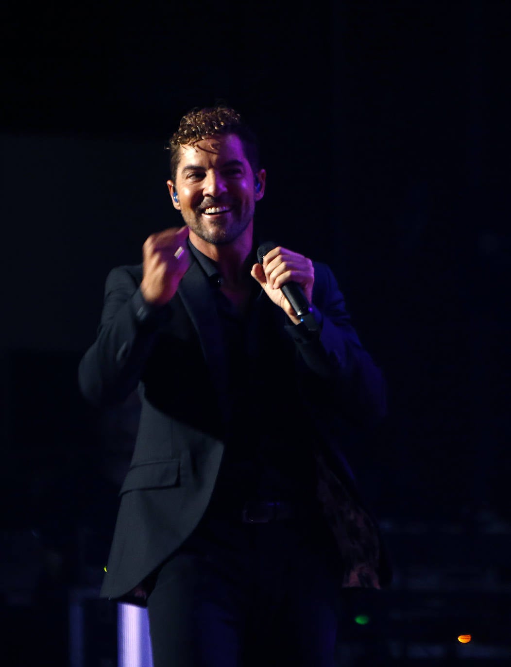 David Bisbal ofreció este domingo su concierto más 'íntimo' en Oviedo ante 700 espectadores, en el que era la última actuación de su gira.