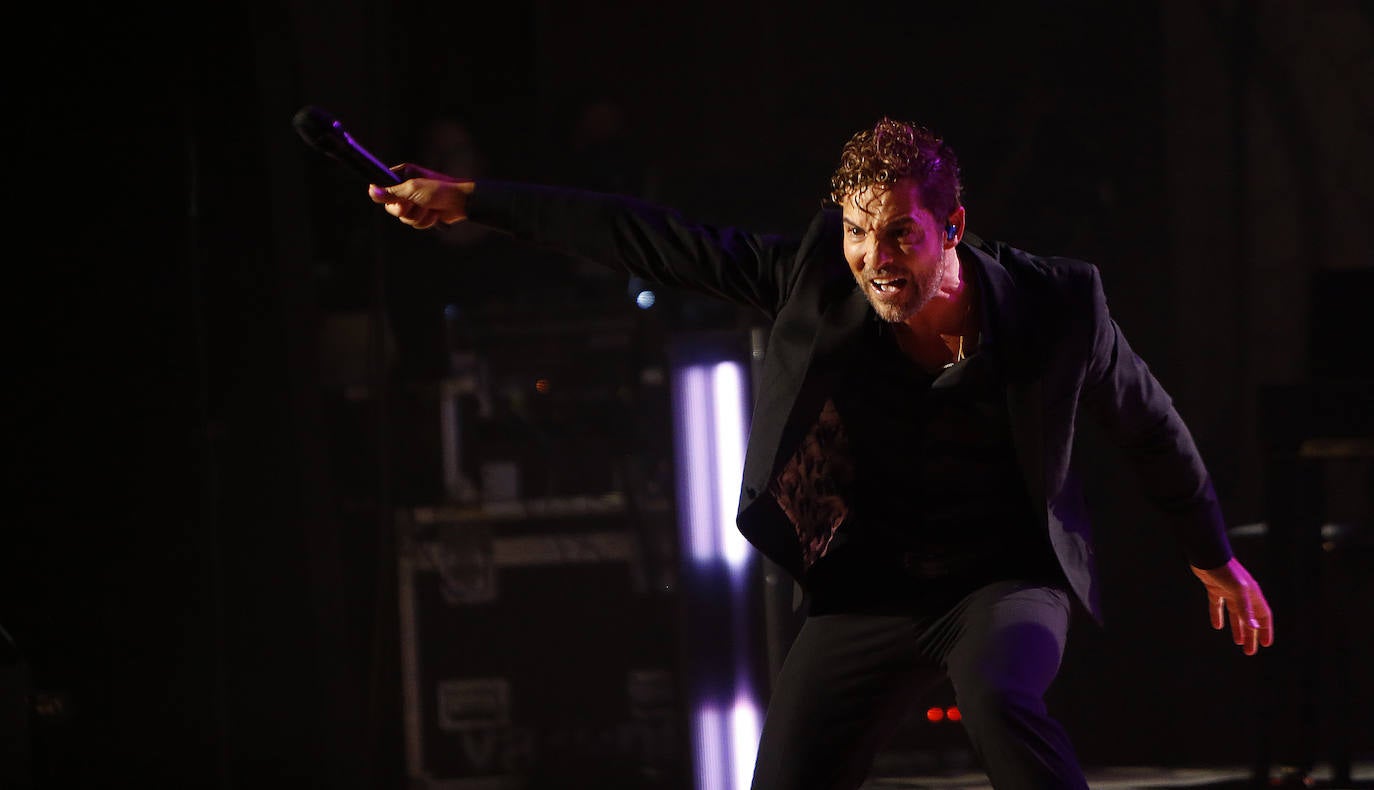 David Bisbal ofreció este domingo su concierto más 'íntimo' en Oviedo ante 700 espectadores, en el que era la última actuación de su gira.