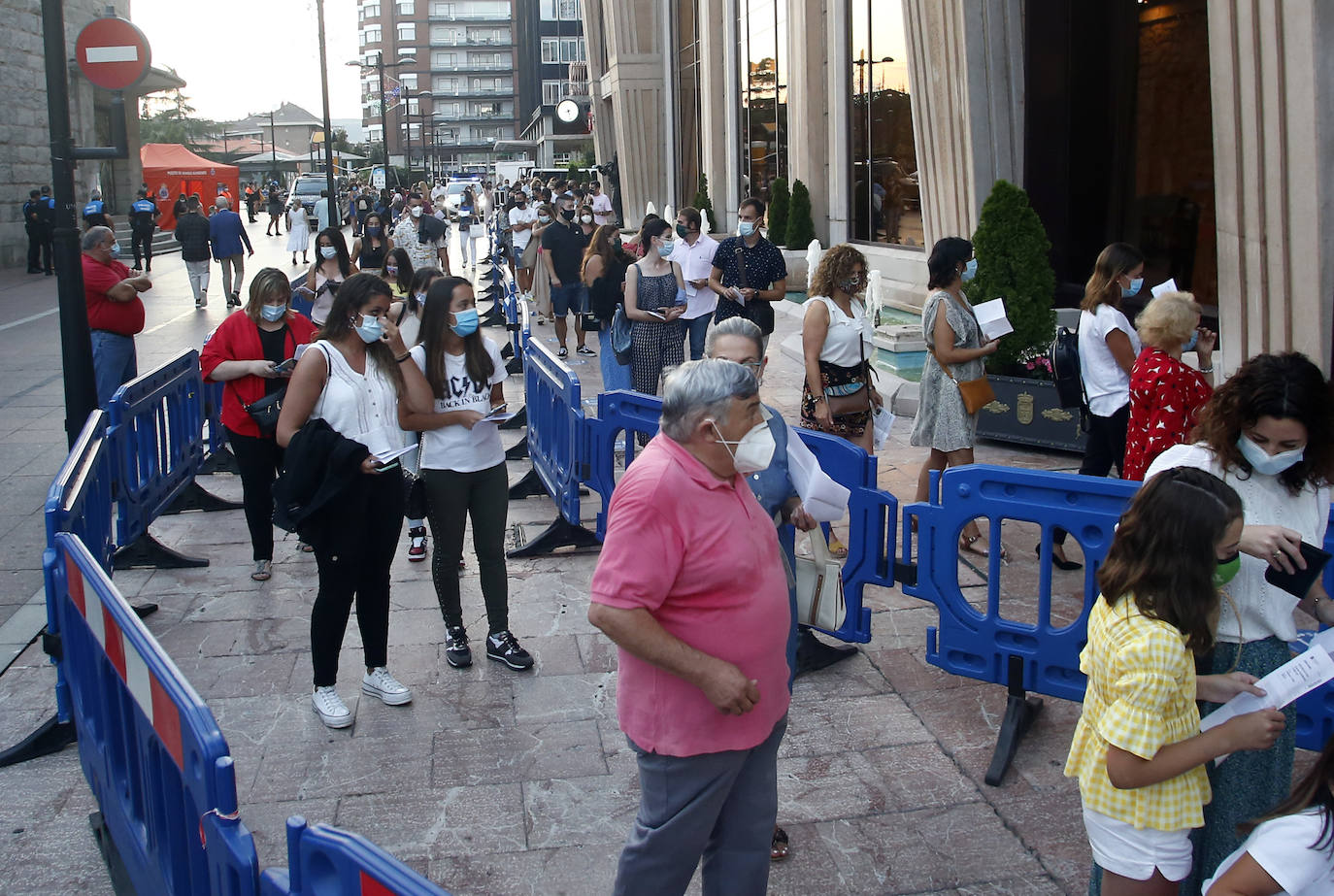 David Bisbal ofreció este domingo su concierto más 'íntimo' en Oviedo ante 700 espectadores, en el que era la última actuación de su gira.