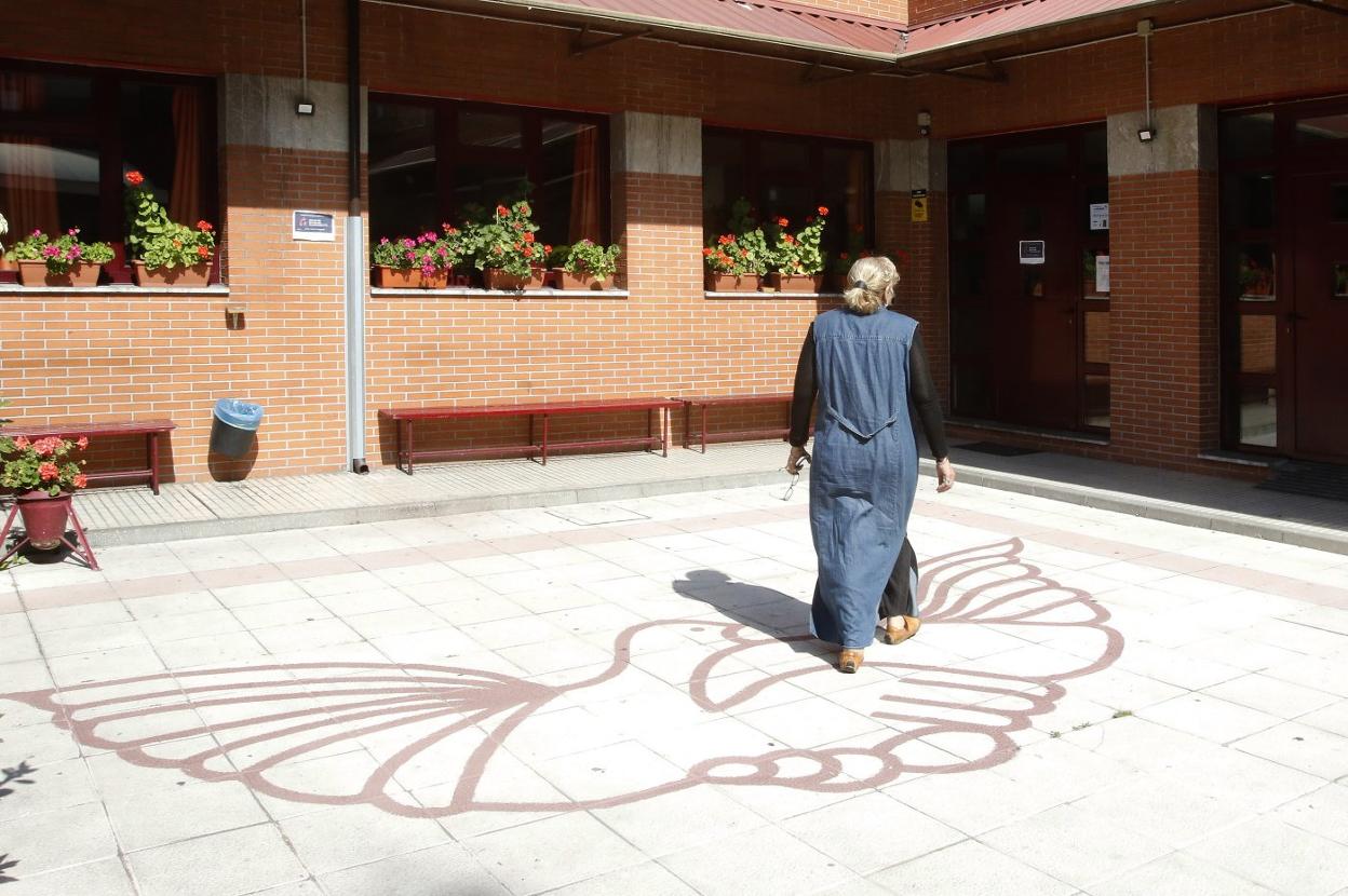 El patio del Albergue Covadonga, donde se ha reducido la capacidad de alojamiento para cumplir con las medidas sanitarias por la covid. 