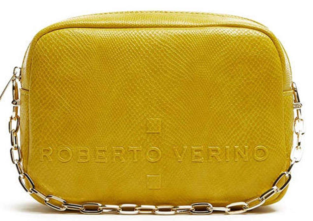 Bolso tipo bandolera de serpiente y en color mostaza de Roberto Verino, 79 euros.