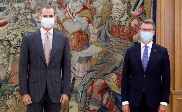 Felipe VI y Alberto Núñez Feijoó, en el palacio de la Zarzuela.