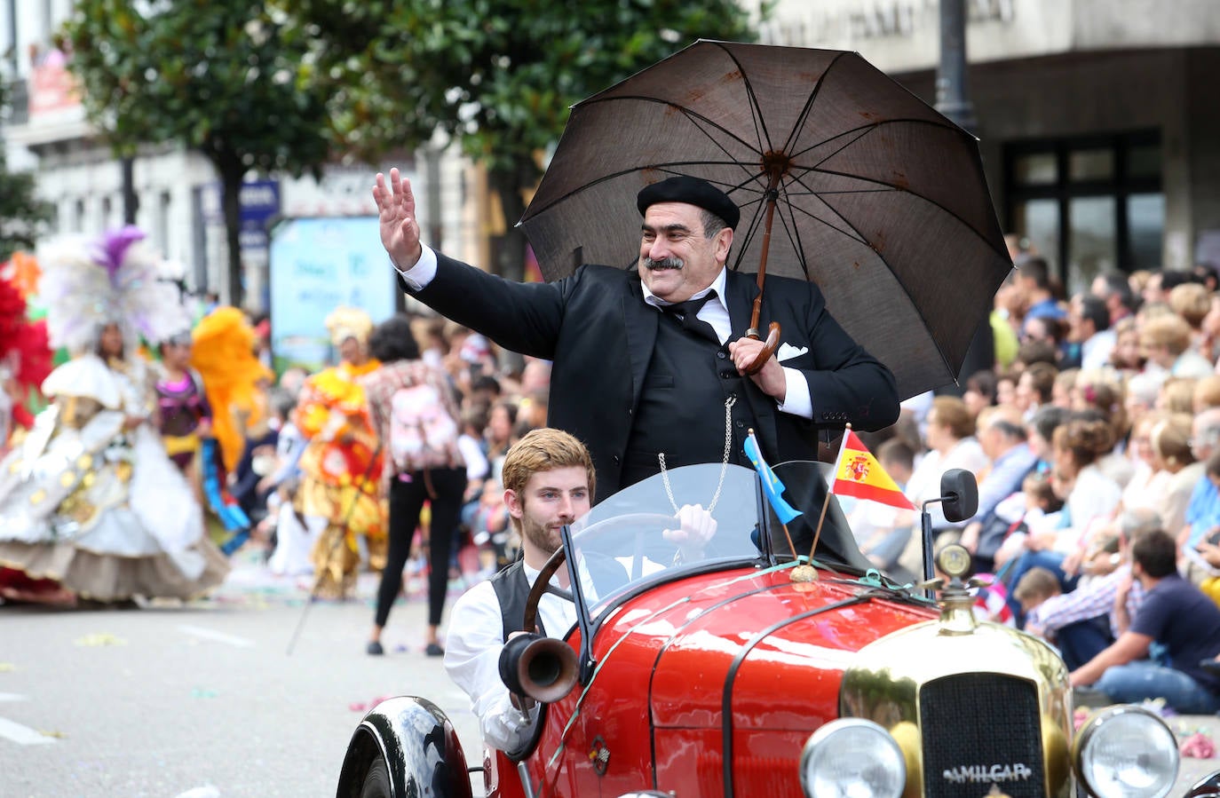 El 19 de septiembre en Oviedo es una fecha señalada en el alma de San Mateo. Este año, por la Covid, no se celebrará el Desfile del Día de América en Asturias, del que te presentamos un recorrido visual a lo largo de sus setenta años de historia, que precisamente celebraría en esta edición