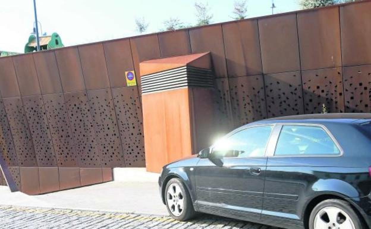 El aparcamiento del Cerro seguirá reservando plazas para uso de los grupos municipales de Gijón