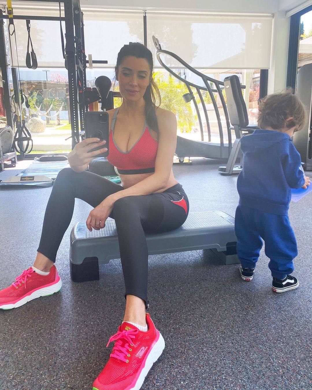 Pilar Rubio entrena con sus hijos.