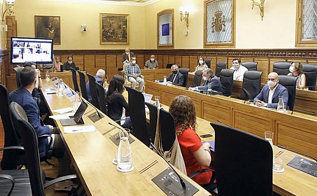 Foro denuncia ante la Fiscalía el contrato de la avenida del Molinón