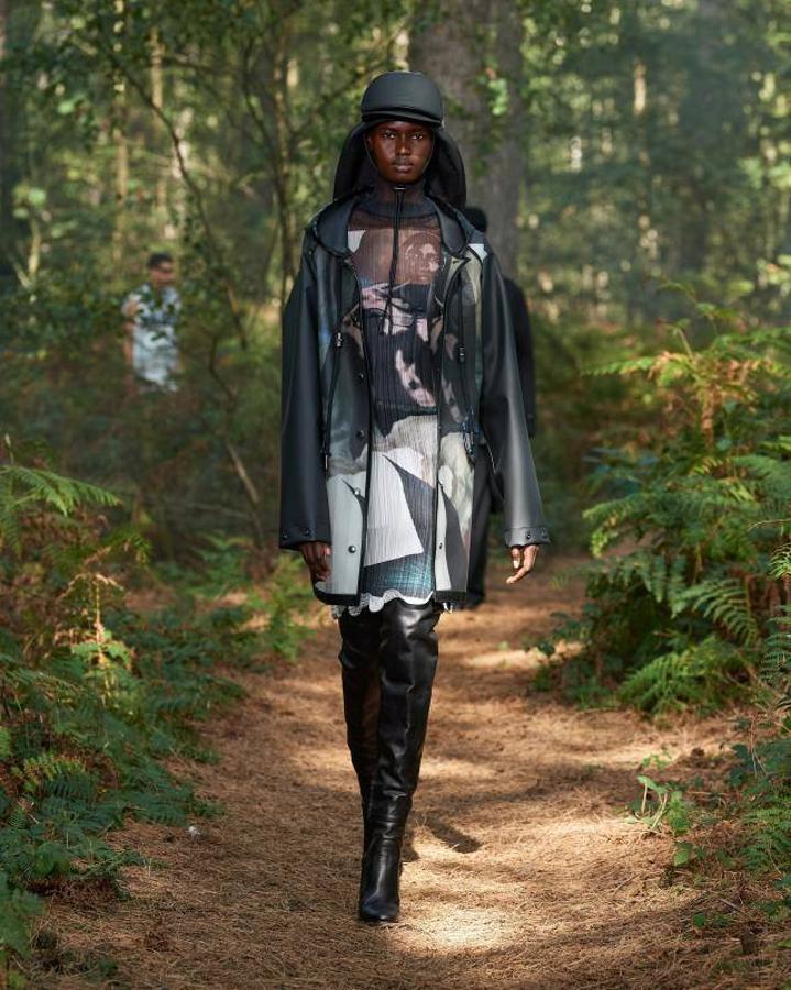 Fotos: Burberry inaugura la pasarela de Londres con un desfile en medio del bosque