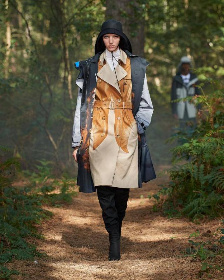 Fotos: Burberry inaugura la pasarela de Londres con un desfile en medio del bosque