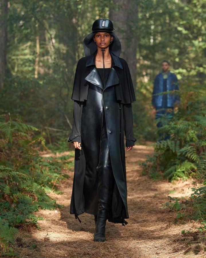 Fotos: Burberry inaugura la pasarela de Londres con un desfile en medio del bosque