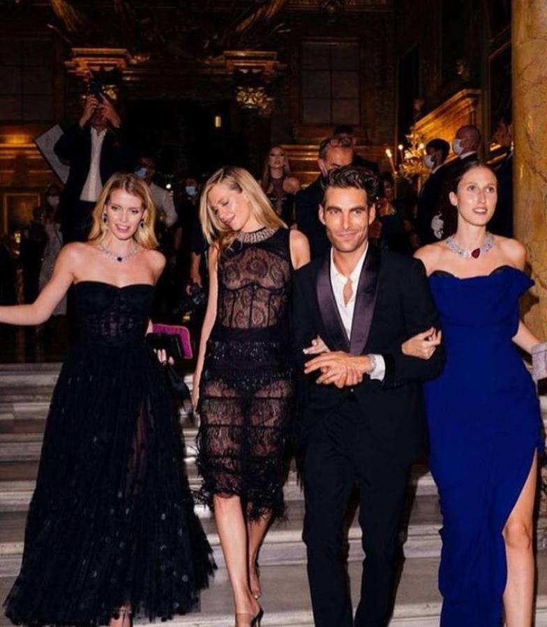 Fotos: Jon Kortajarena, Nieves Álvarez y Ester Expósito: embajadores de lujo en Roma