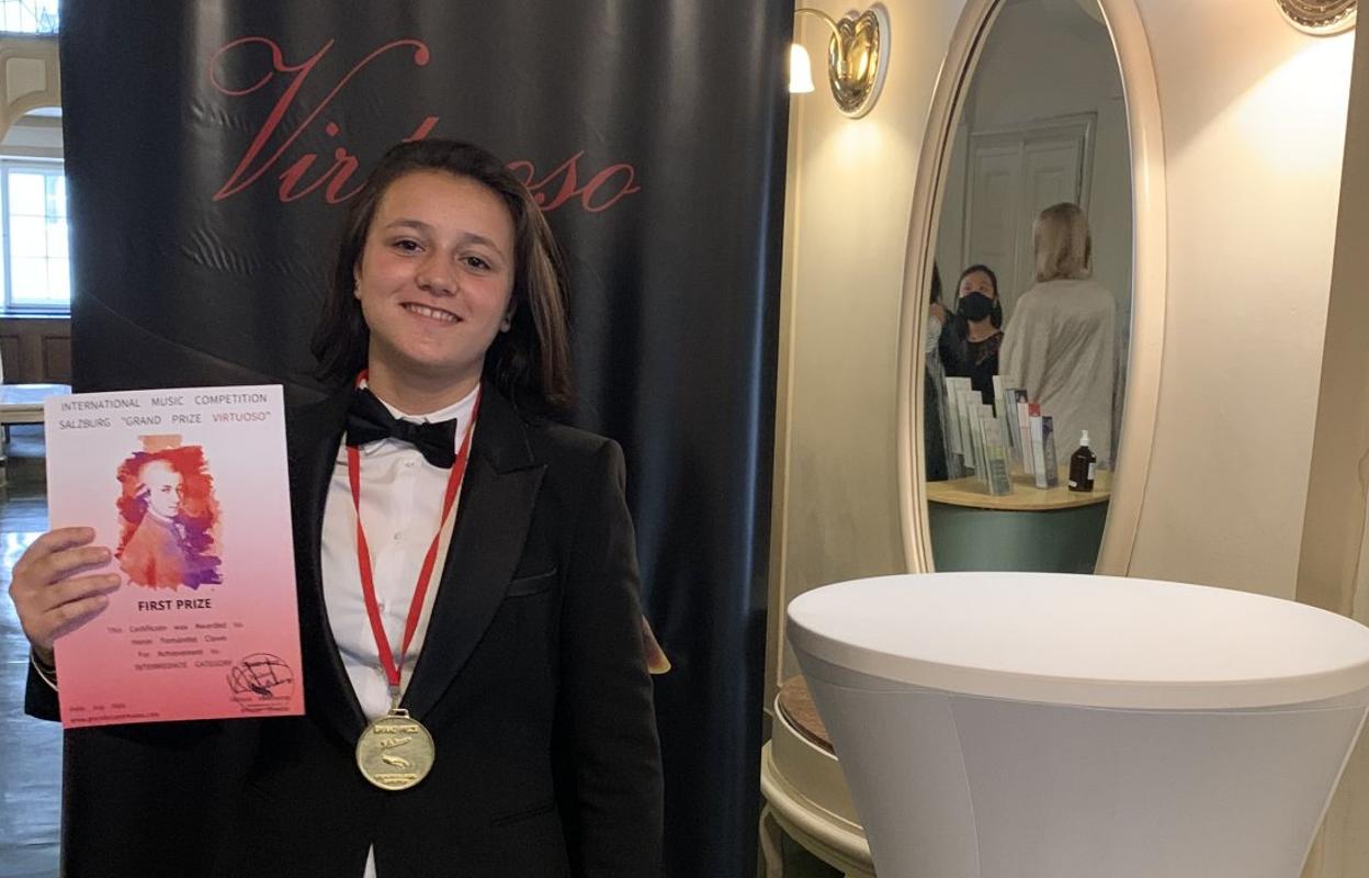 La avilesina Henar Fernández recogió el premio en Salzburgo. 