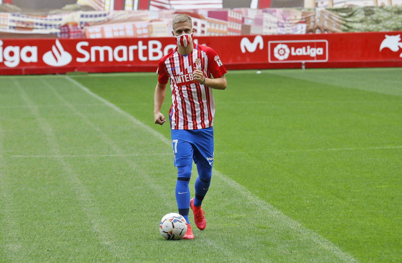 El extremo serbio se confesó este lunes durante su presentación «muy contento por estar en el Sporting».