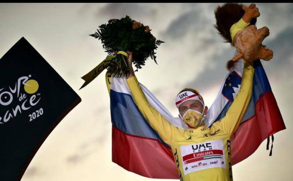 Pogacar, en el podio de París