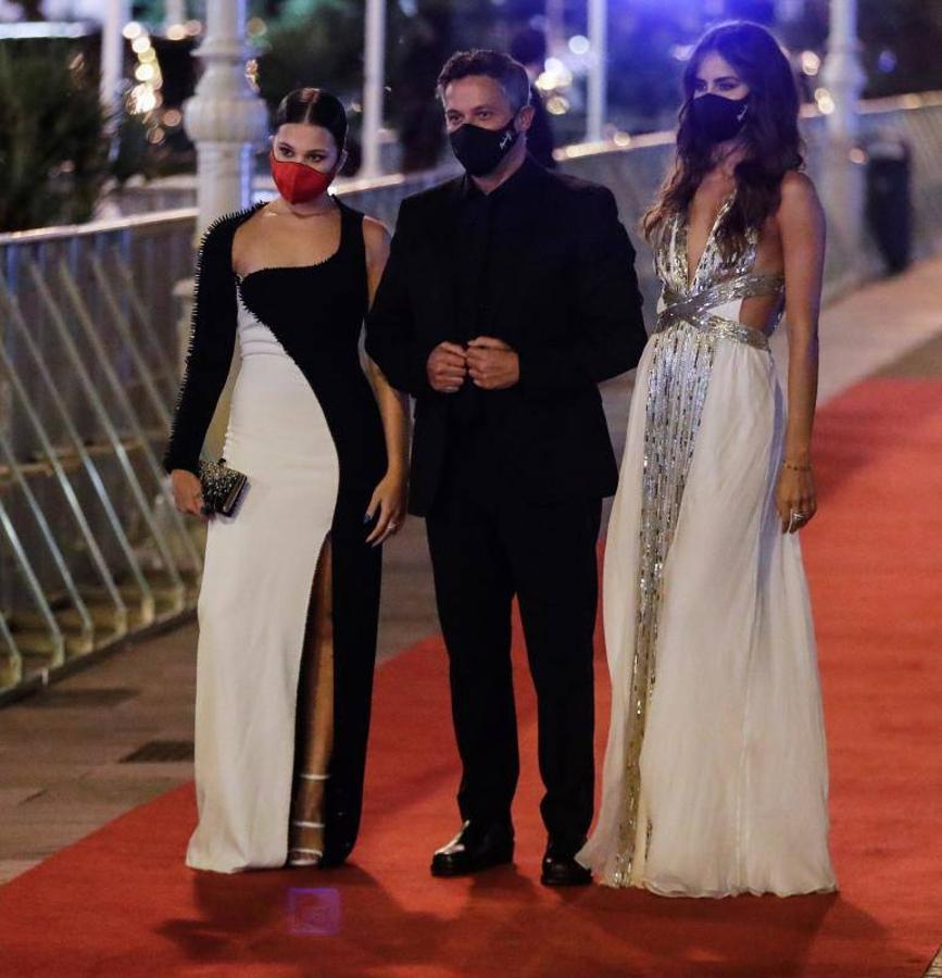 Alejandro Sanz junto a su hija Manuela y su pareja Rachel Valdés.