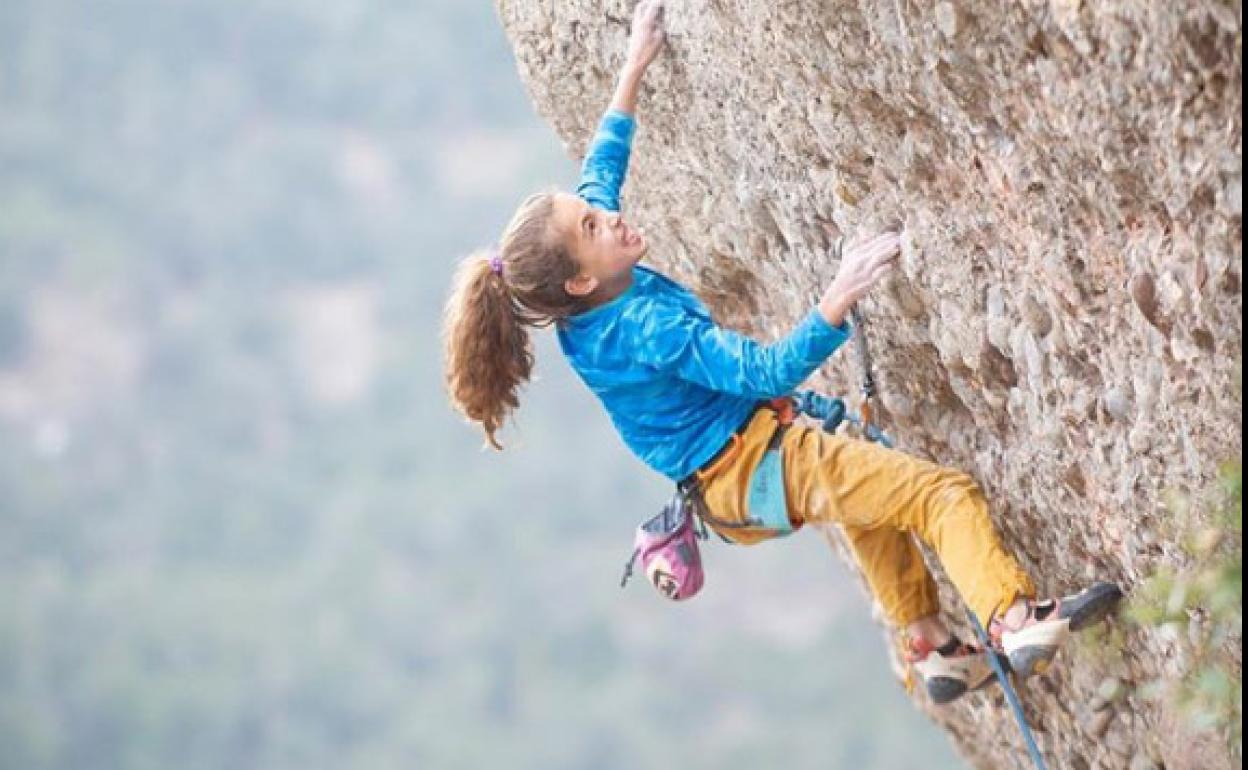 Geila Macià se convierte a los 12 años en la escaladora más joven en encadenar un 8b