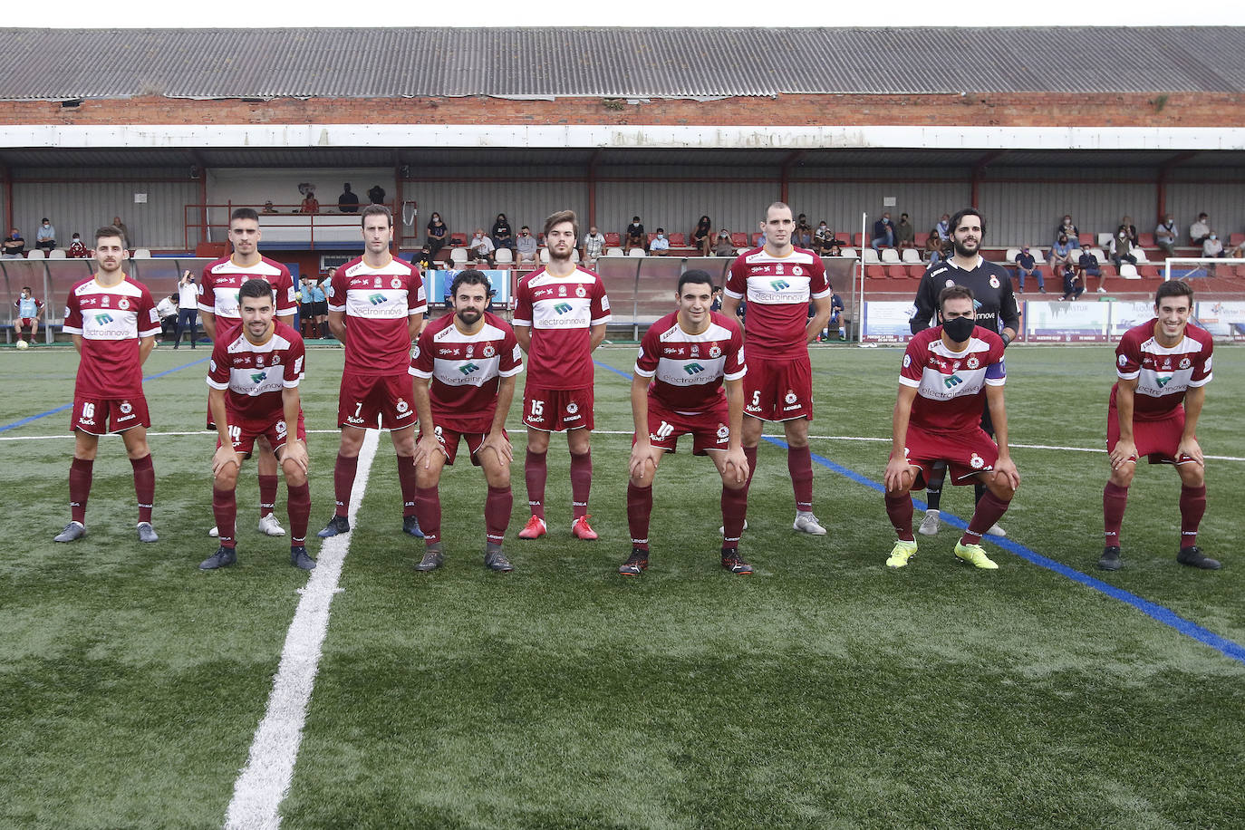 El fútbol con público volvió a Asturias, con la celebración de los partidos de Copa Federación. Los enfrentamientos entre de Navarro y Urraca, en Tabiella; Condal y L'Entregu en el Alejandro Ortea; Industrial y Mosconia, en Santa Cruz y Lenense-Tuilla fueron los encargados de inaugurar esta 'nueva normalidad' en los campos de la región.