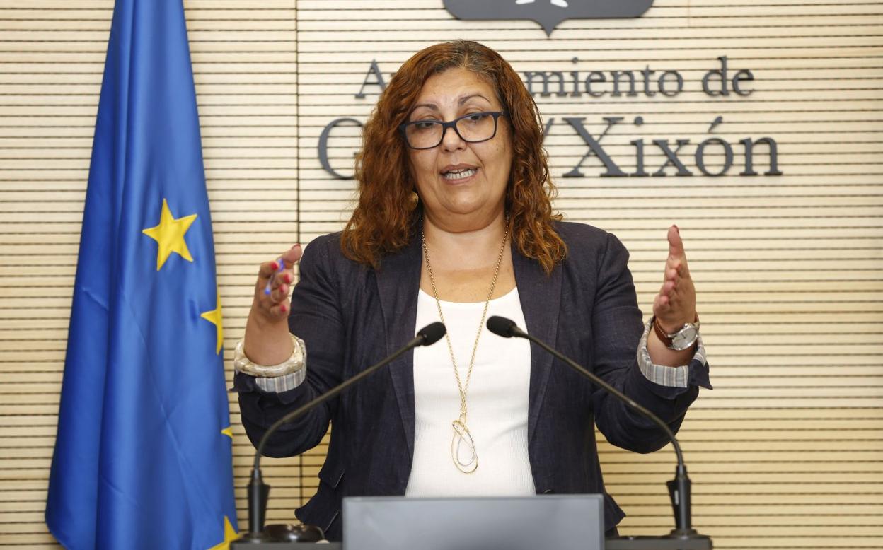 La concejal de Hacienda, Marina Pineda, explica la propuesta de ordenanzas fiscales. 