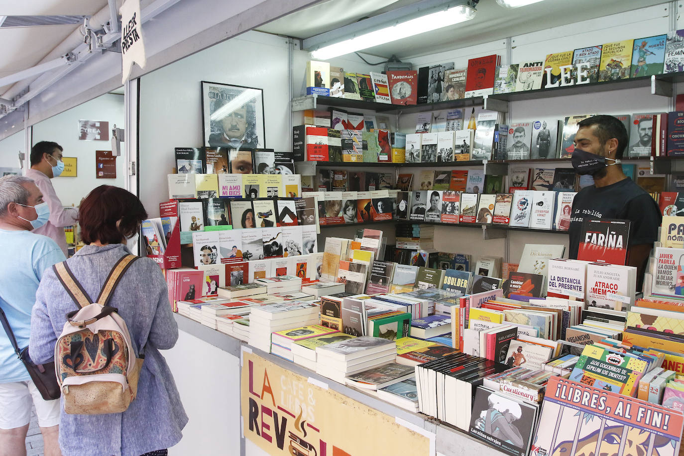 Dos carpas y 44 casetas de librerías y editoriales, instaladas en el paseo de Begoña y la calle de Tomás y Valiente, serán el corazón de esta cita con la cultura, que cuenta con el apoyo del Aula de Cultura de EL COMERCIO. Será hasta este domingo 27.