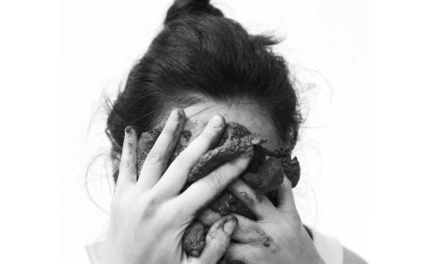 Galería ATM: 16 y 23 horas: 'THING-X', exposición de Ixone Sádaba. Visita guiada. 16 y 23 horas: Conversación con la artista a través del canal Zoom. Varios pases, se ordenará al público mediante la inscripción previa necesaria para acceder al correspondiente enlace. 19 horas: 'Visita guiada online en el canal de Instagram @atm_galeria –Inscripciones en: administracion@atmgaleria.com