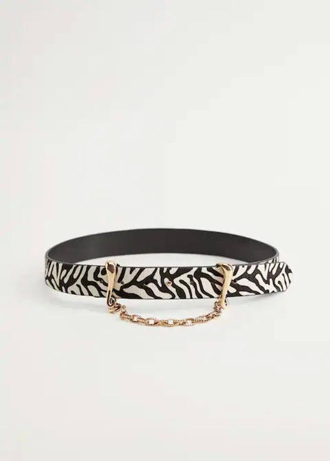 Cinturón de piel con estampado animal print de Mango, 25,99 euros.