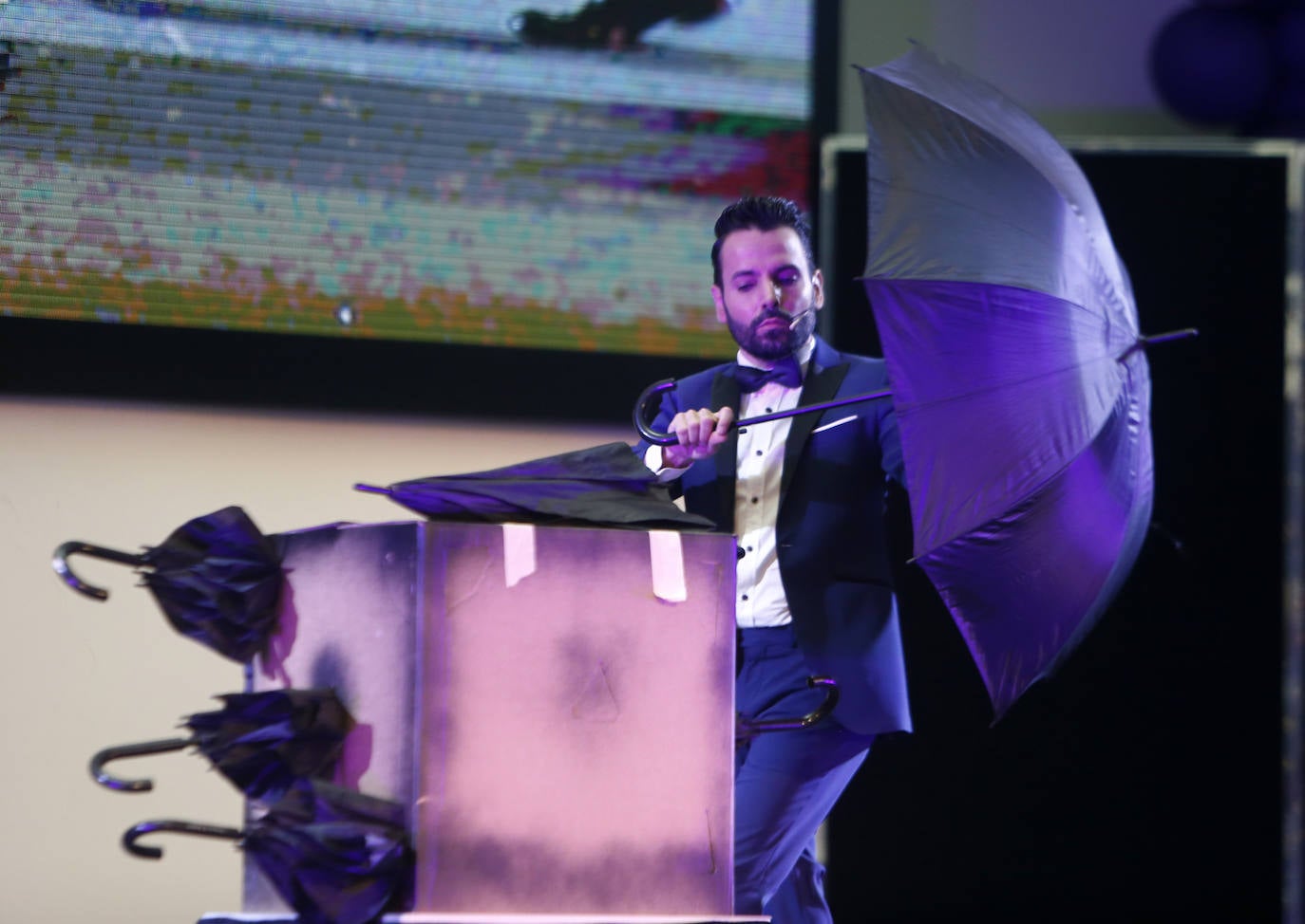 El ilusionista pone el broche final la programación de las fiestas de San Mateo con un espectáculo dirigido al público infantil. 