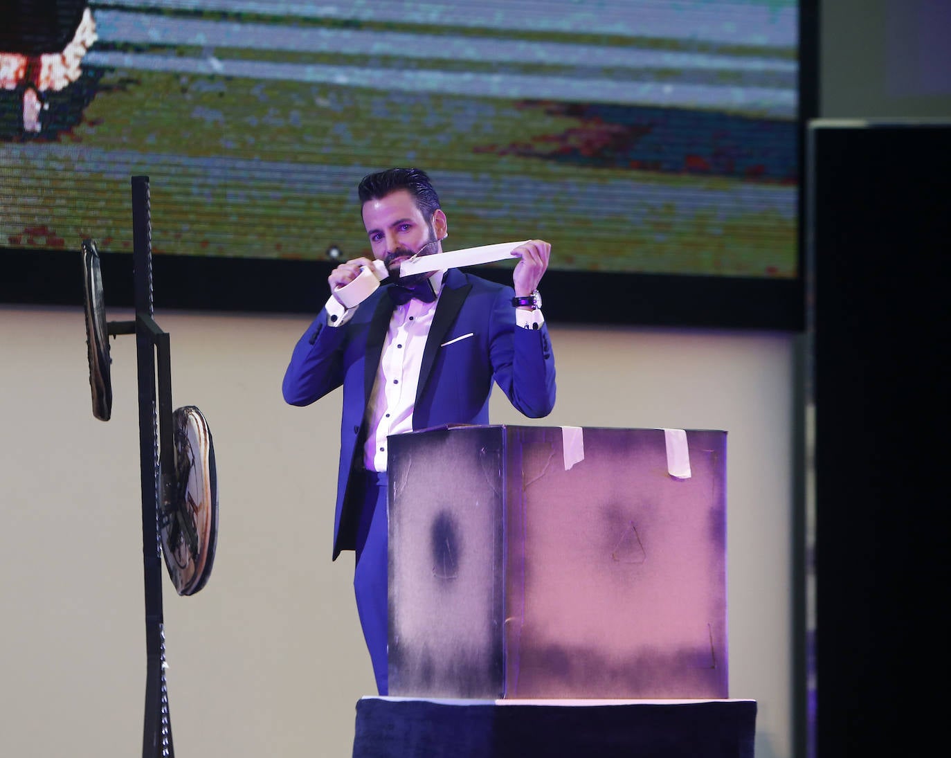 El ilusionista pone el broche final la programación de las fiestas de San Mateo con un espectáculo dirigido al público infantil. 