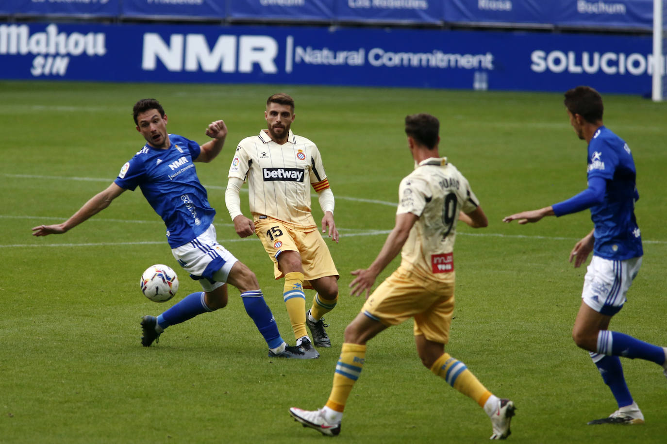 El conjunto azul encaja su primera derrota de la temporada en casa. 