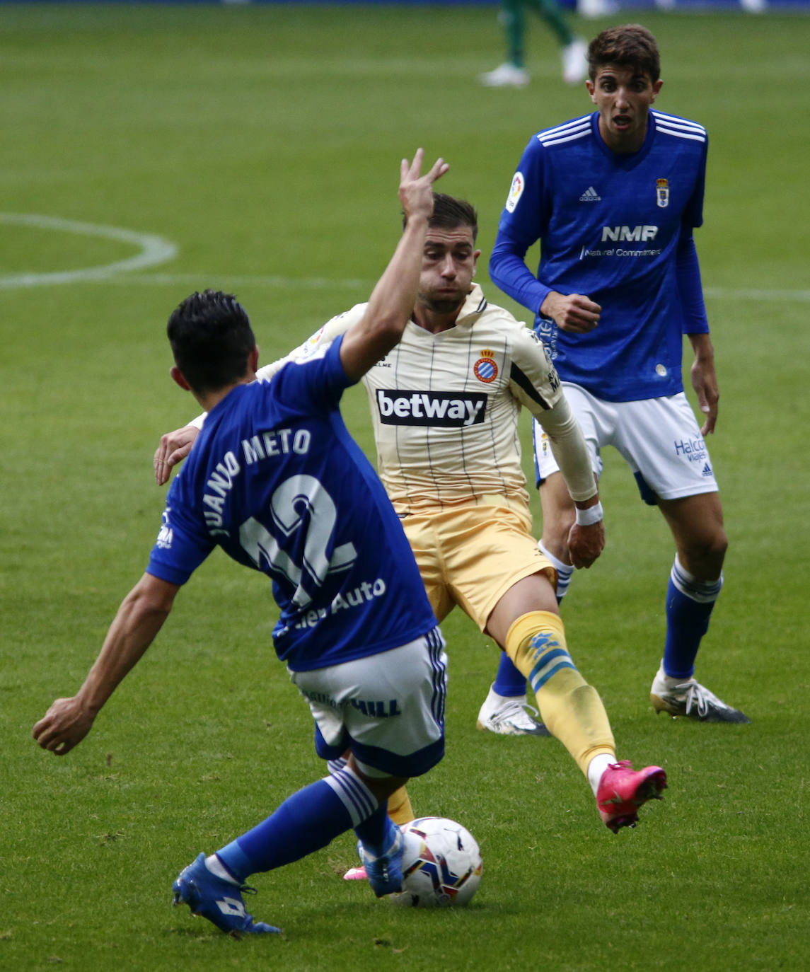 El conjunto azul encaja su primera derrota de la temporada en casa. 