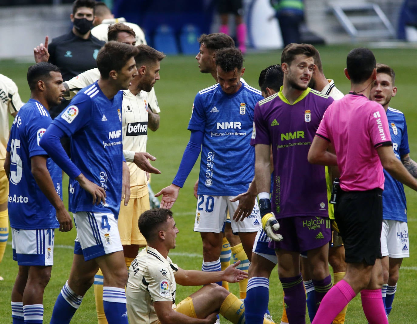 El conjunto azul encaja su primera derrota de la temporada en casa. 