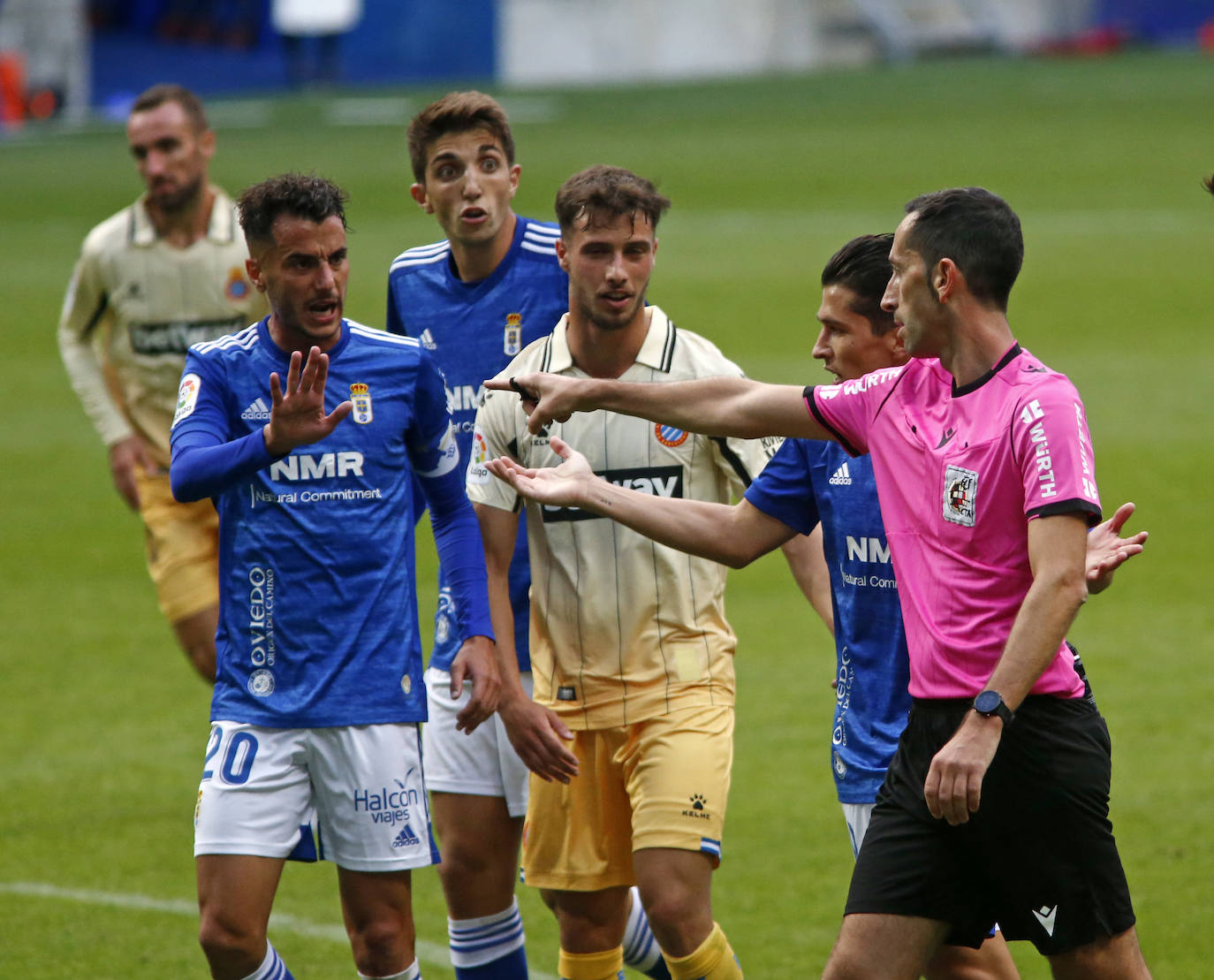 El conjunto azul encaja su primera derrota de la temporada en casa. 