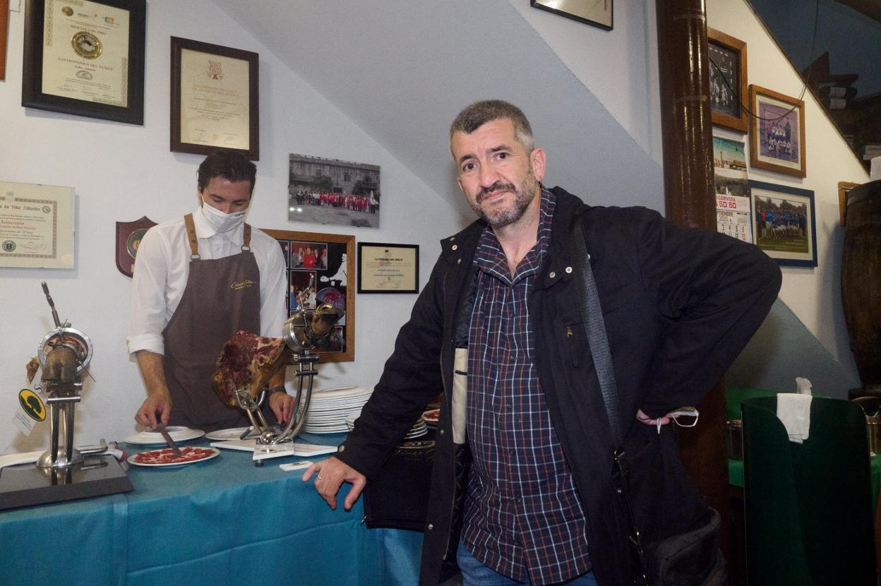 Josema Azpeita elogió la calidad de las Jornadas del Jamón Ibérico Grande Covián. 