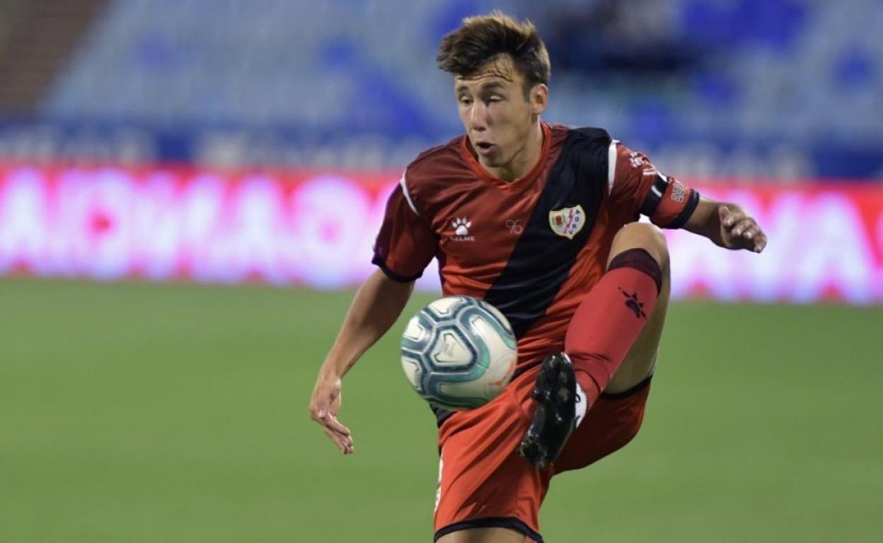 Saúl, en un partido del curso pasado con el Rayo Vallecano. 