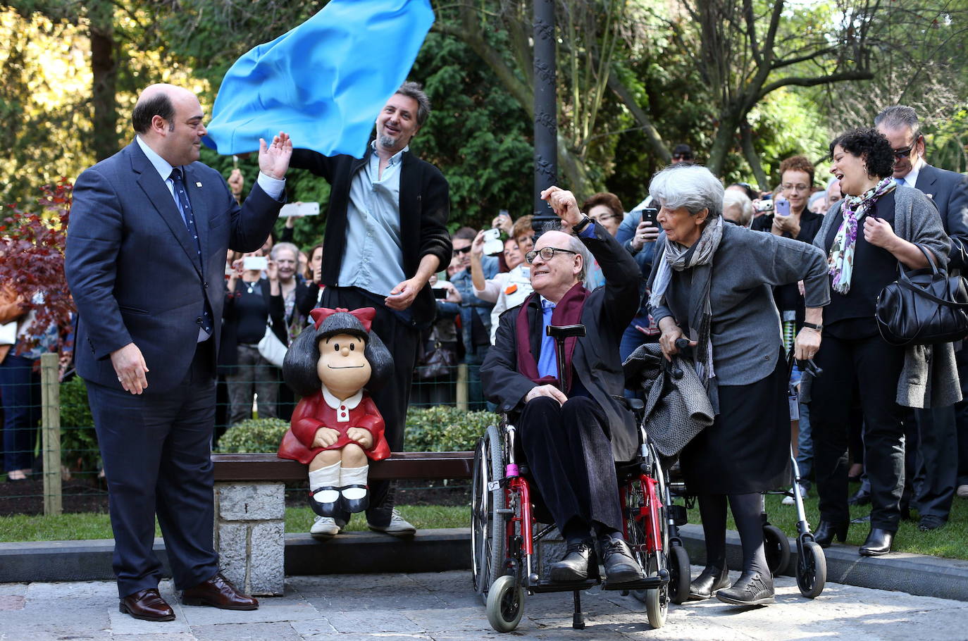 El dibujante argentino Joaquín Salvador Lavado, conocido como 'Quino' y popular por ser el creador de Mafalda, ha fallecido este miércoles en Mendoza, su ciudad natal, a los 88 años. Entre sus muchos reconocimientos, Quino obtuvo en 2014 el Premio Príncipe de Asturias de Comunicación y Humanidades. 