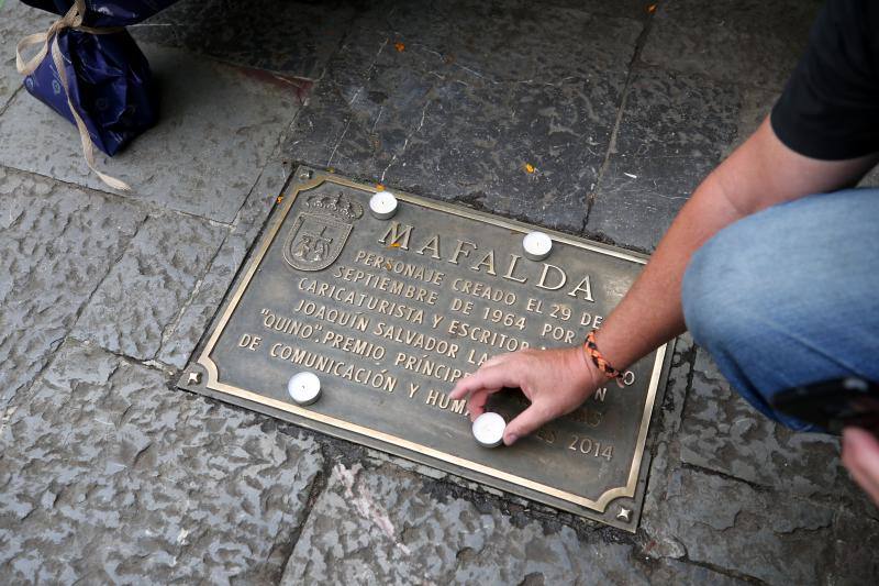 El dibujante argentino Joaquín Salvador Lavado, conocido como 'Quino' y popular por ser el creador de Mafalda, ha fallecido este miércoles en Mendoza, su ciudad natal, a los 88 años. Entre sus muchos reconocimientos, Quino obtuvo en 2014 el Premio Príncipe de Asturias de Comunicación y Humanidades. 
