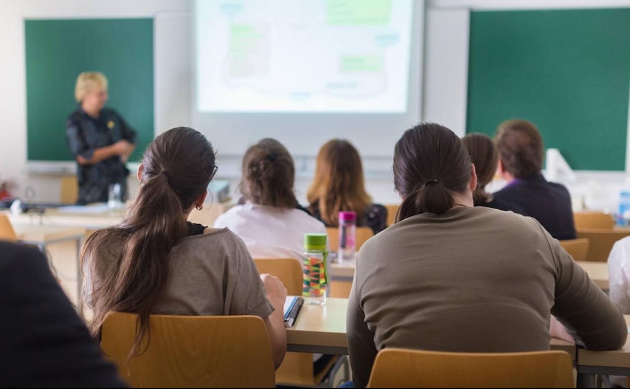 Educación permite a las comunidades que un alumno pueda pasar de curso sin límite de suspensos