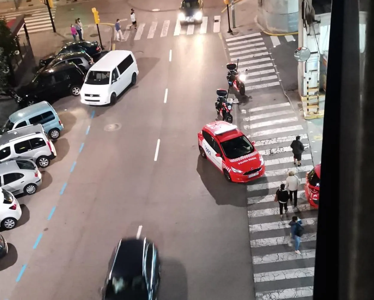 La Policía Local, en la estación de autobuses. 