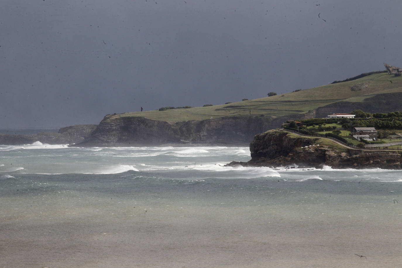 Asturias, en aviso por lluvia, viento y oleaje